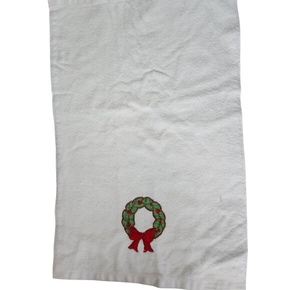 Cotton 2 Hand Towels With Embroidered Green Red Christmas Wreath USA - Picture 4 of 8
